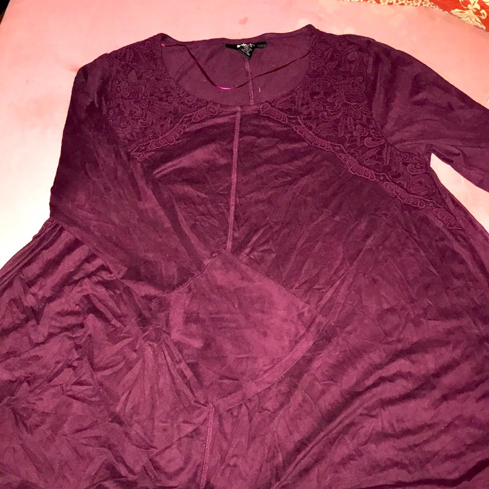 Flared arms with added lace